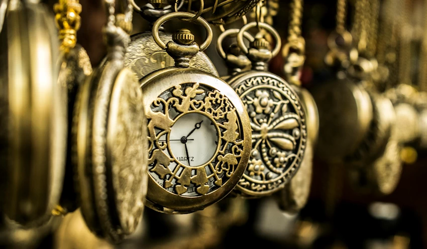 The History of Fashion Watches: From Pocket Watches to Smartwatches